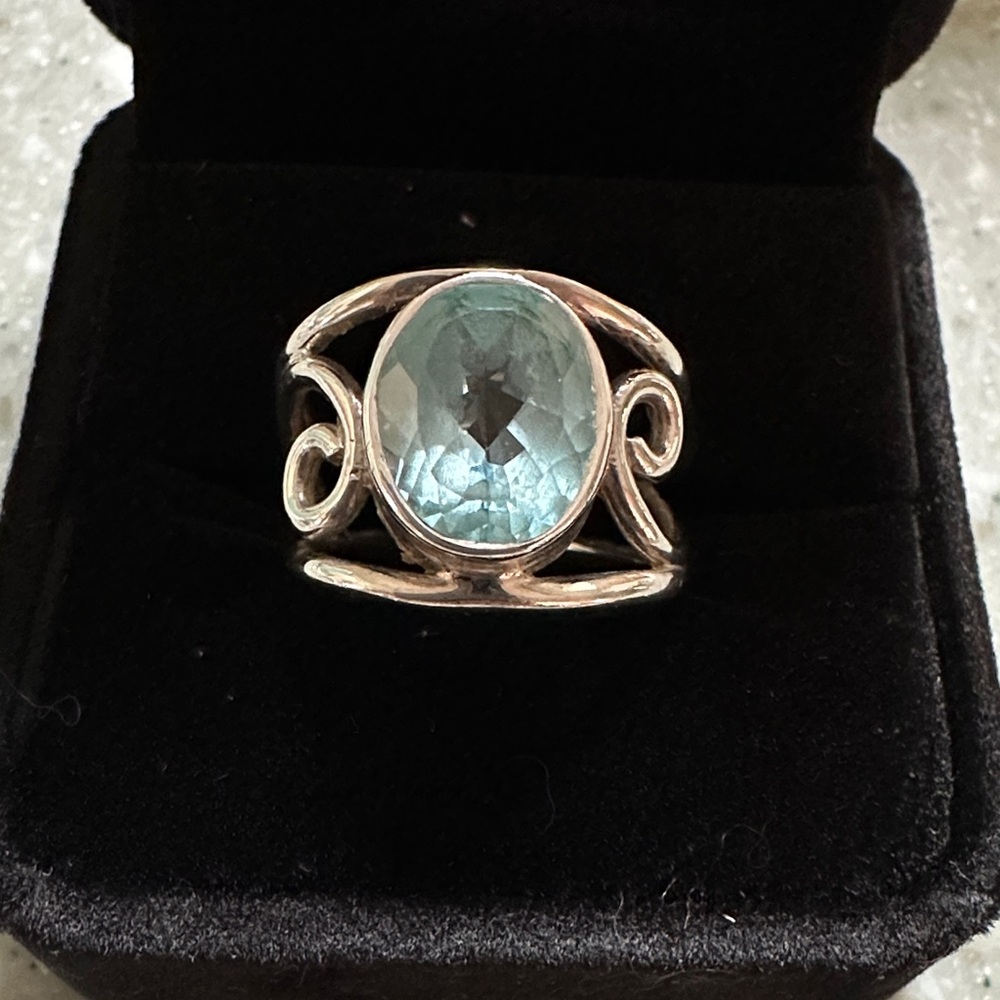 Elegant Silver Ring with Blue Gemstone